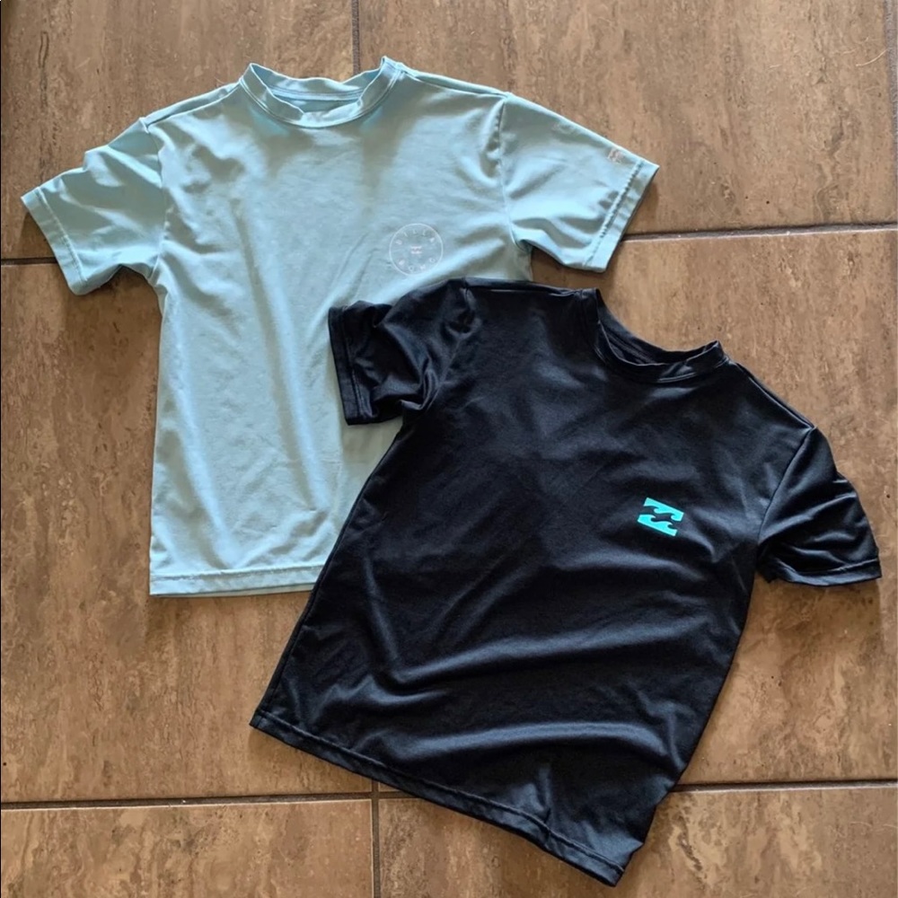 Lots of 2 rashguards